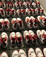 Authentic Nike sneakers pallets - Image 2