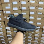 Yeezy sneakers pallets - Image 3