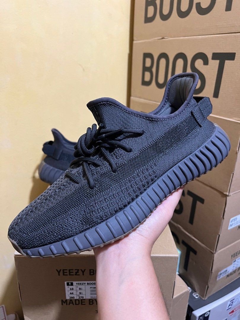 img_9183.jpg Yeezy sneakers pallets - Image 1