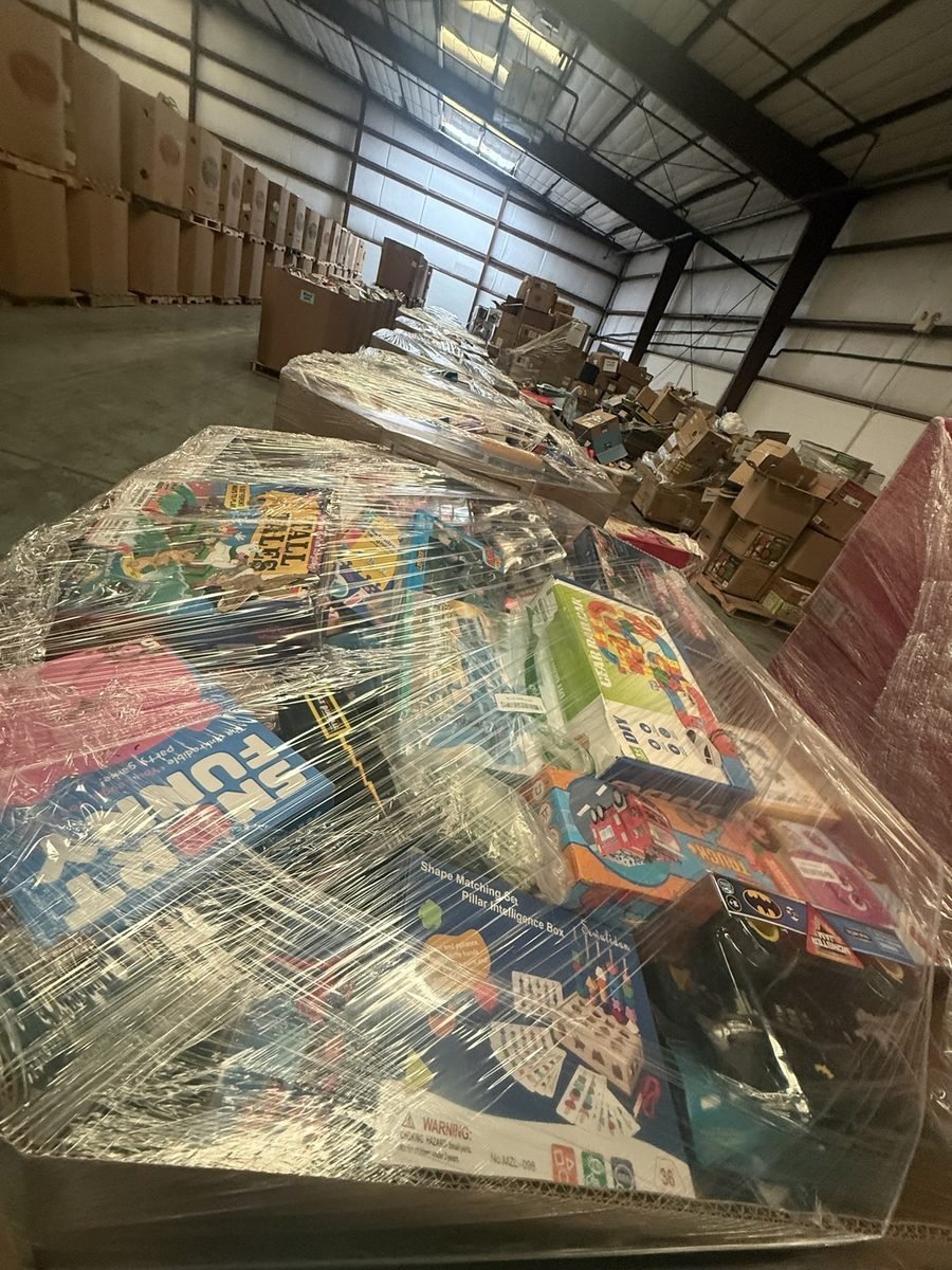 trk-toy-1002-01.jpg TOYS Truckload - Image 1